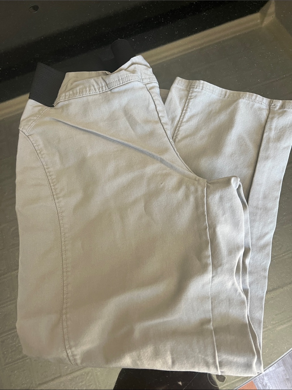 Simply Vera Vera Wang Light Gray Capris with Black Elastic Waistband